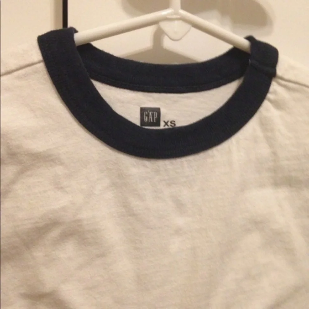 Boys Gap tshirt xs